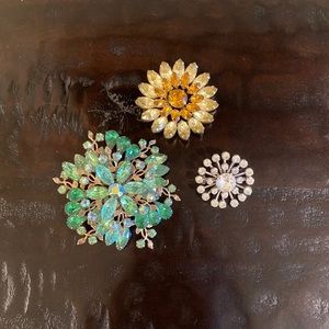 3 vintage brooches